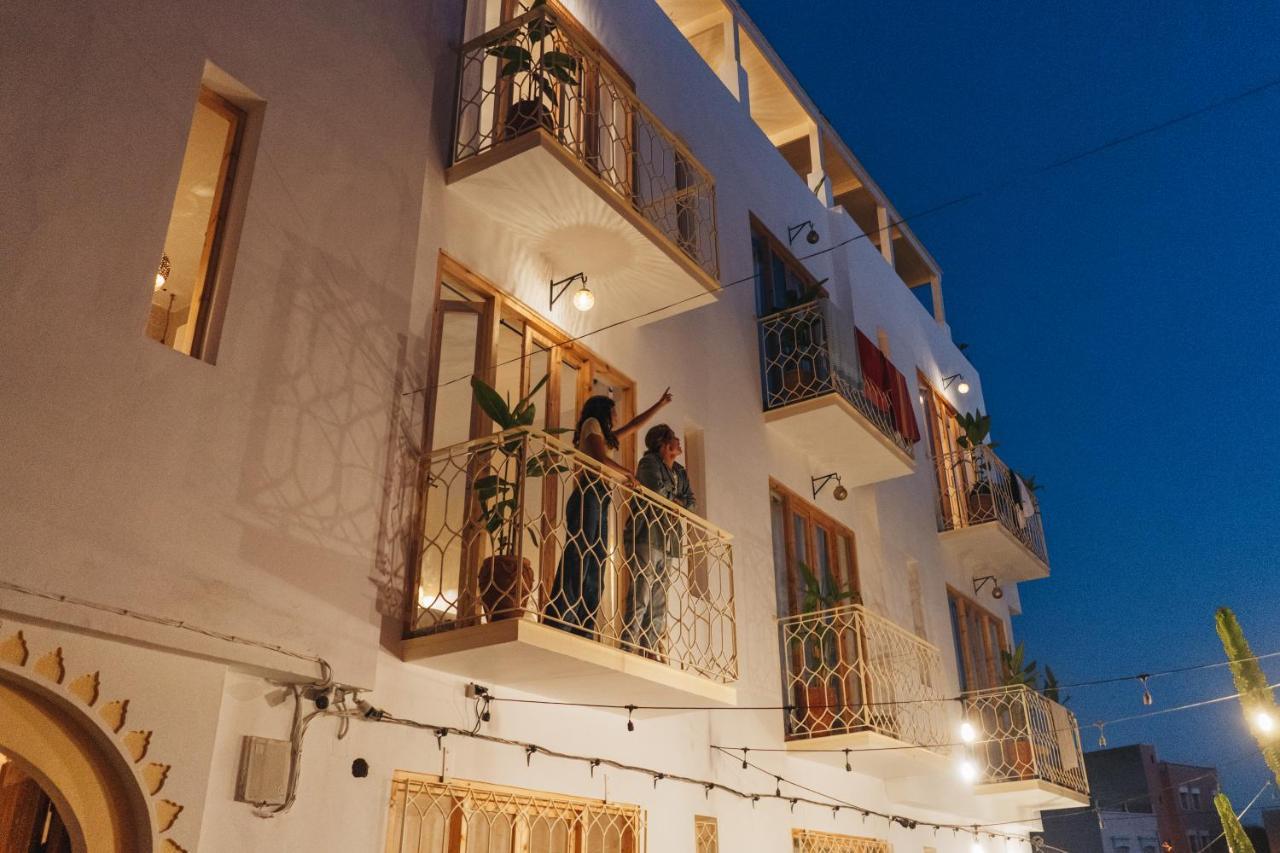 Blue Waves Boutique Hostel Tamraght Bagian luar foto
