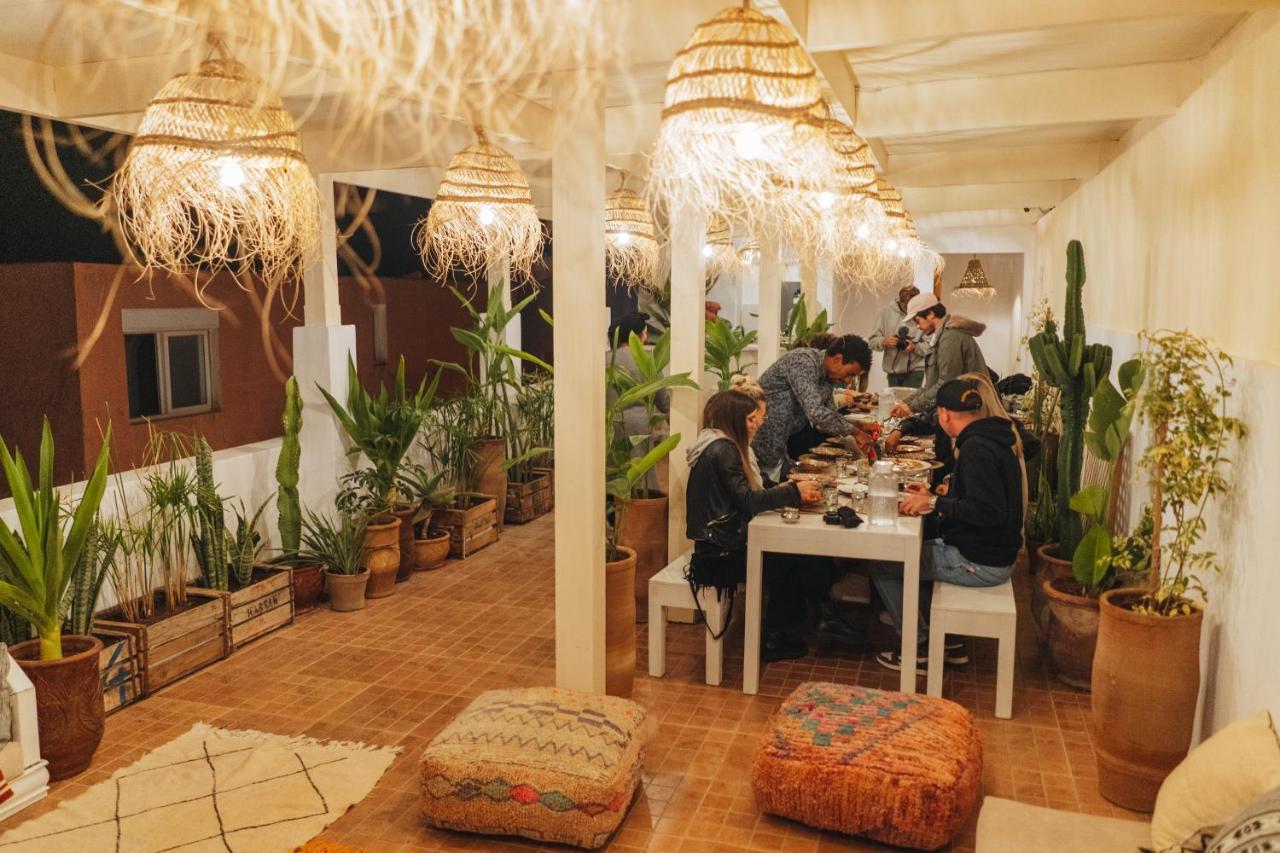 Blue Waves Boutique Hostel Tamraght Bagian luar foto