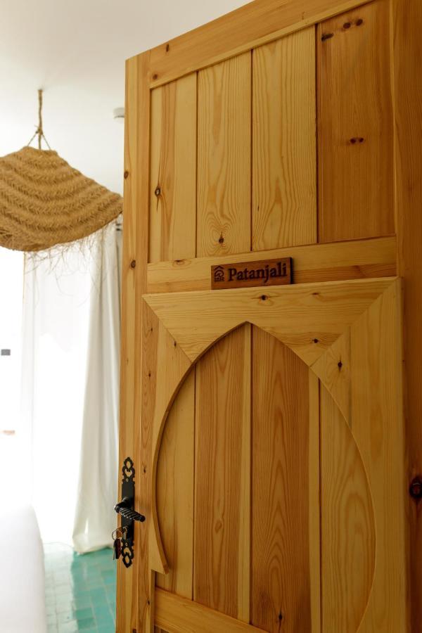 Blue Waves Boutique Hostel Tamraght Bagian luar foto