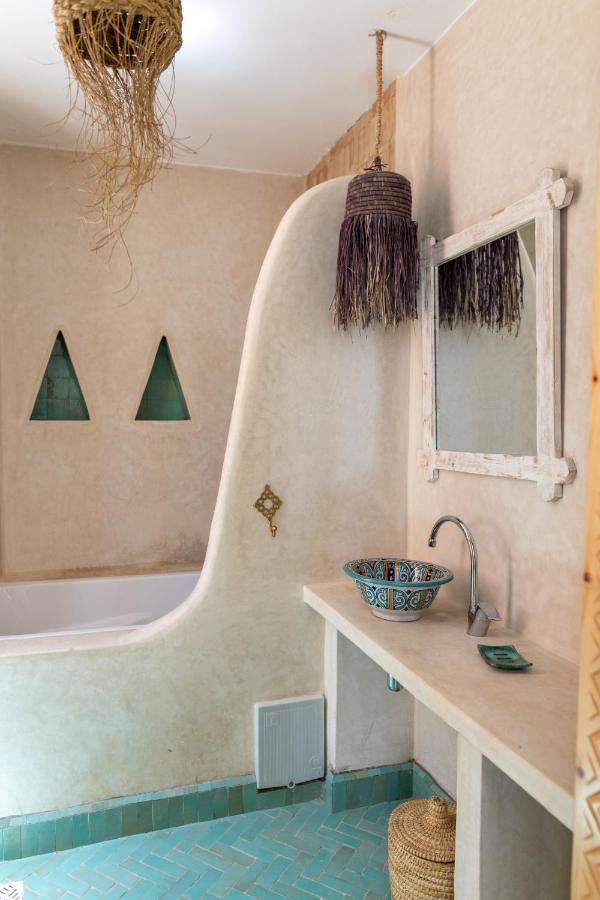 Blue Waves Boutique Hostel Tamraght Bagian luar foto